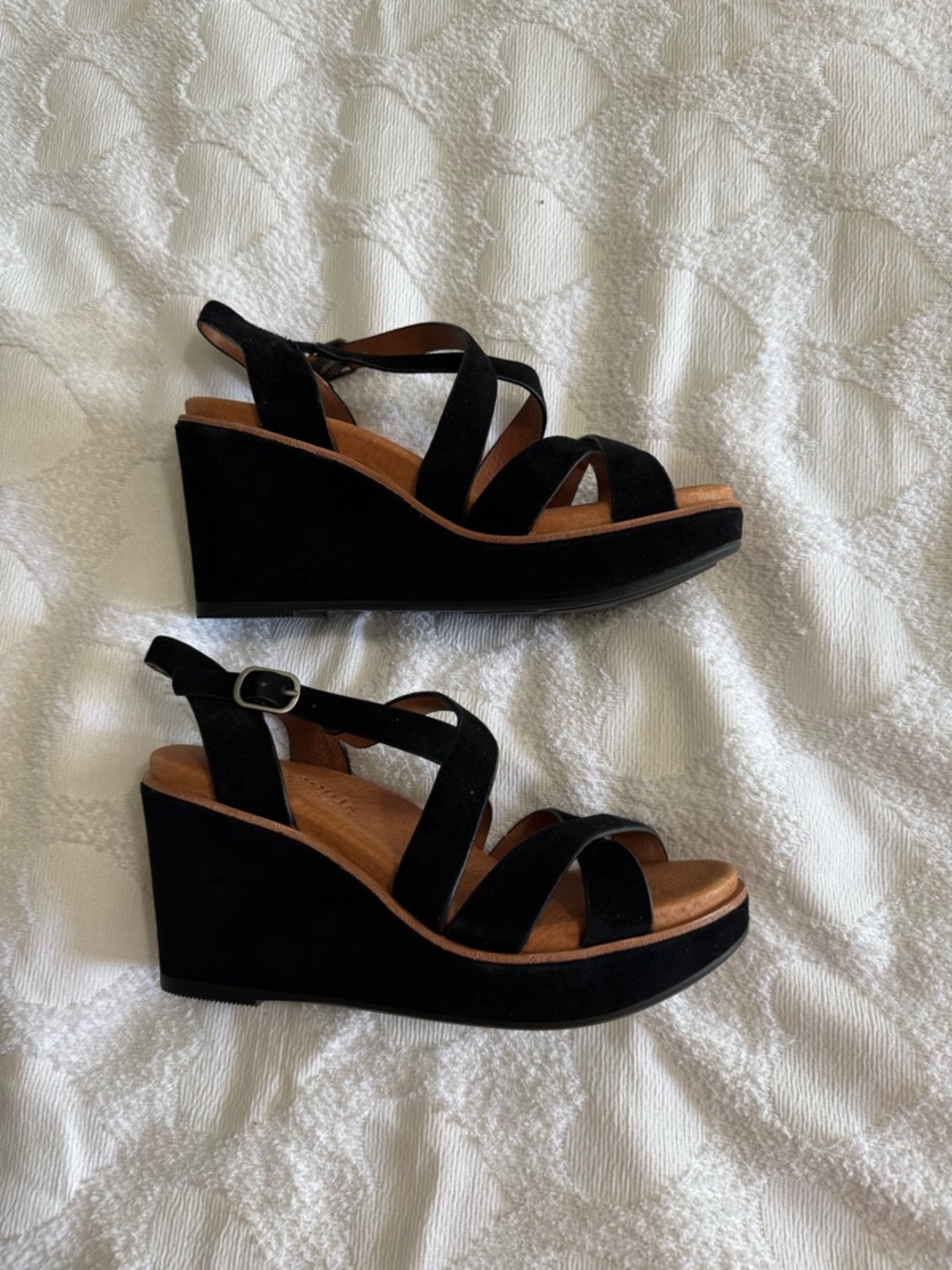 NEW! Gentle Souls by Kenneth Cole*sz.8 black “Judi Strappy Wedge” sandals